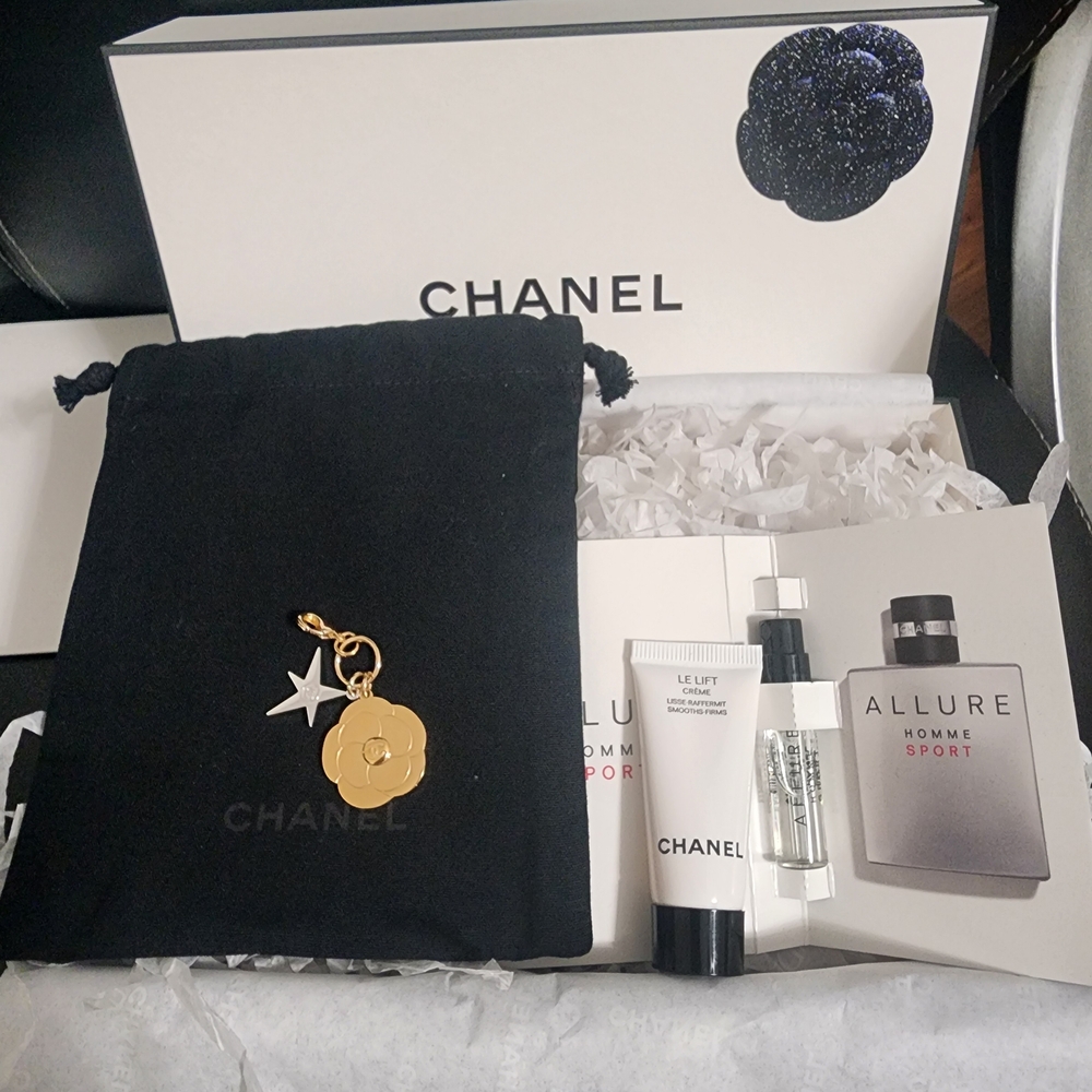 CHANEL Black Pouch Gift Set with Gold Charm